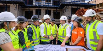 Em vistoria de obras do Residencial Compensa, governador interino Roberto Cidade destaca continuidade dos projetos habitacionais no Amazonas