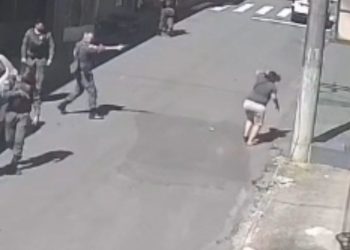 Vídeo: PM que já respondia por m0rt3 de travesti m4ta duas mulheres a tir0s