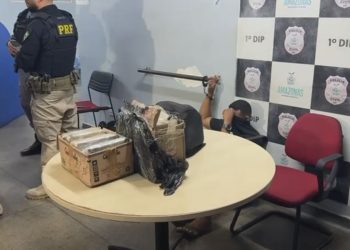 Motorista é flagrado com 24 kg de dr0gas camuflados em carga de peixe