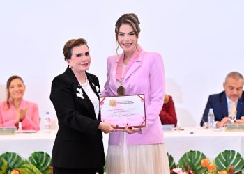 Primeira-dama Thaisa Cidade recebe honraria do TCE-AM em reconhecimento à atuação em favor das mulheres