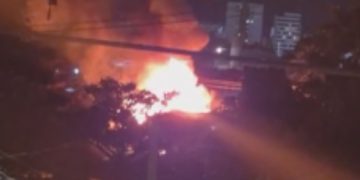 Vídeo: Fogo atinge casa e causa perda total de bens no bairro São Jorge