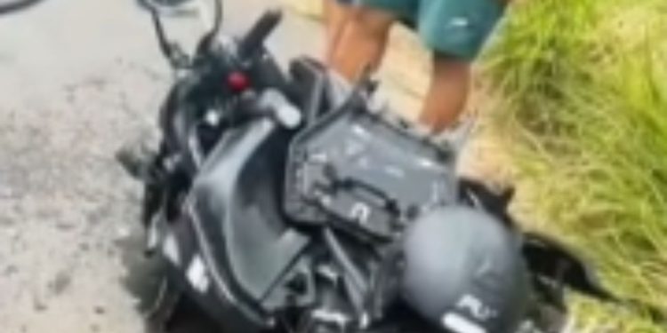 Passageira de 26 anos m0rr3 após acidente entre moto e carro no AM