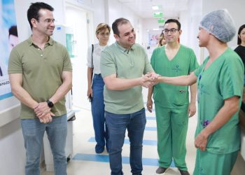 Governador Roberto Cidade acompanha início do 100º implante coclear realizado pelo Governo do Amazonas
