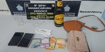 Mãe é pres@ ao dar bebida para a filha ad0lesc3nte, e companheiro é flagrado com dr0ga em Manacapuru