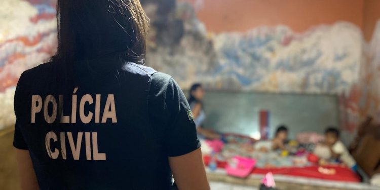 Operação resgata duas cr1anças em situação insalubre e fecha festa clandestina com m3nores em Manaus