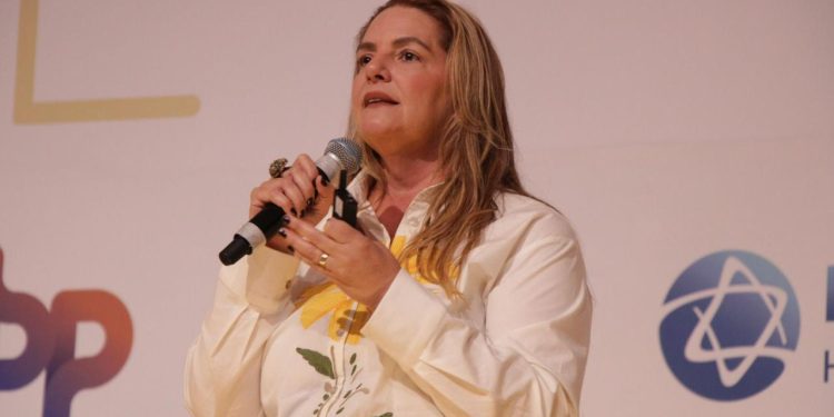 Avanços da saúde no Amazonas são destaque em apresentação de Nayara Maksoud no Congresso Norte e Nordeste de Gestão do SUS