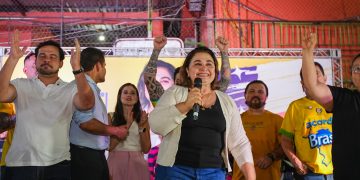 Professora Maria do Carmo se emociona com carinho dos moradores da zona Sul