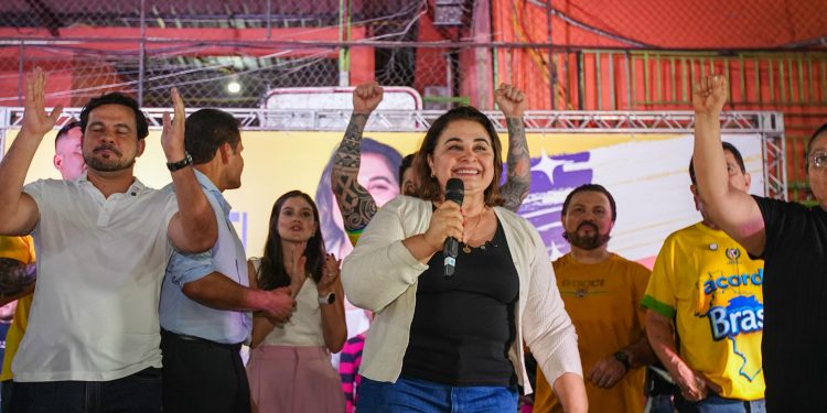 Professora Maria do Carmo se emociona com carinho dos moradores da zona Sul