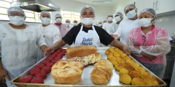 Moradores do Prosamin+ aprendem a fazer pão para ganhar renda extra