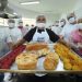 Moradores do Prosamin+ aprendem a fazer pão para ganhar renda extra
