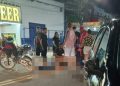 Choque vi0lento entre carro e moto deixa condutor desacordado no asfalto em Manaus