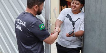 De forma inédita, Governo do Amazonas faz restituição de celulares em domicílio