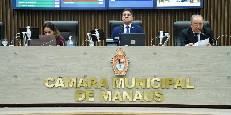 Câmara Municipal de Manaus aprova projetos sobre parcerias público-privadas e transparência escolar