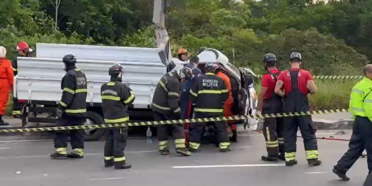 Vídeo: Idoso fica f3rid0 e pres0 às ferragens em c0lisão na avenida do Turismo