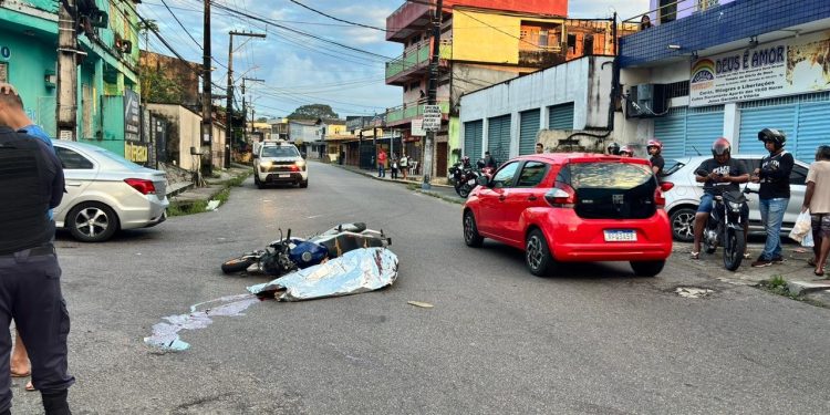 No Nova Esperança, motociclista m0rr3 nesta manhã em c0lisão com micro-ônibus