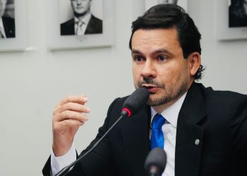 Capitão Alberto Neto defende redução da maioridade penal na CCJC