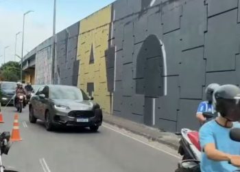 Motociclista m0rre atropelad0 por caminhão ao tentar ultrapassagem na Zona Leste de Manaus