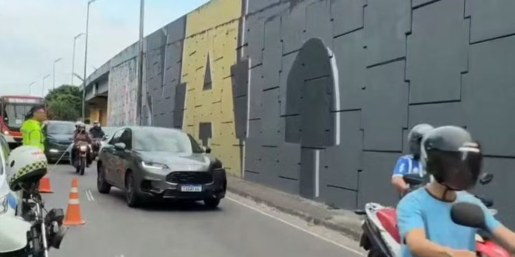 Motociclista m0rre atropelad0 por caminhão ao tentar ultrapassagem na Zona Leste de Manaus