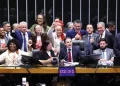Câmara aprova PEC que reduz jornada para 40 horas e extingue escala 6×1; veja como funciona