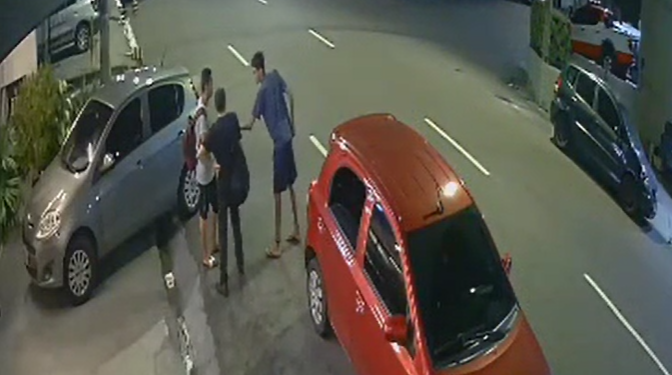 Vídeo: Câmeras flagram assalt0 a trabalhadores na Cachoeirinha e polícia pr3nde homem
