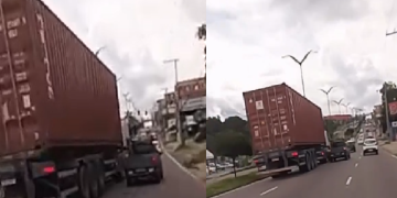 Em cena absurd@, carreteiro é flagrado tentando at1ngir moto e carro em Manaus; vídeo