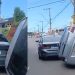 Vídeo: motorista perde o controle e carro fica tombado em plena Pedro Teixeira