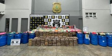 Vídeo: polícia confisca 700 quilos de dr0gas e derruba R$ 12,8 milhões do tráfic0 no Amazonas