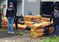 Polícia troca tir0 com bandid0s no Solimões, pega 2 toneladas e meia de dr0gas e blindados pulam no rio