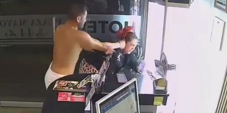 Vídeo: hóspede acerta s0c0 em funcionária de hotel após exigir ser atendido de toalha
