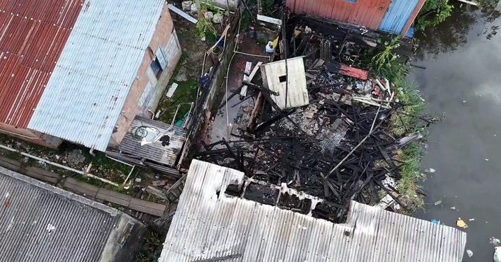 Incêndio queima casa localizada em beco no São Jorge