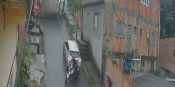 Vídeo: Homem se j0ga de caminhão desgovernado e escapa da m0rte por segundos em Manaus