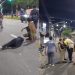 Vídeo: motoqueira é atingida por outra moto e fica imóvel no asfalto em Manaus