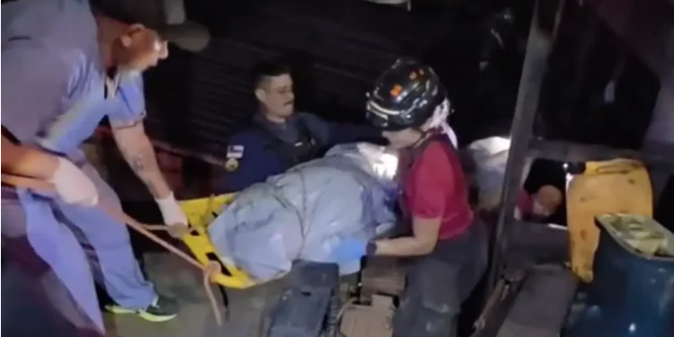 Homem m@ta ex-esposa com 20 f@cad@s e é linchad0 por moradores em Manaus