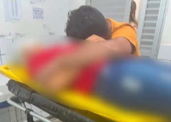 Jovem de 18 anos dá t1r0 acidental e m@ta irmã0 de 14 anos em Tefé