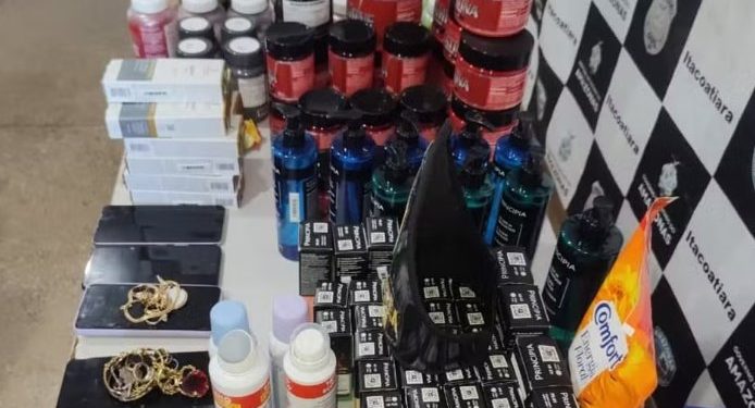 Perseguição policial termina com cinco pr3sos e carro lotado de produtos furtad0s em Itacoatiara