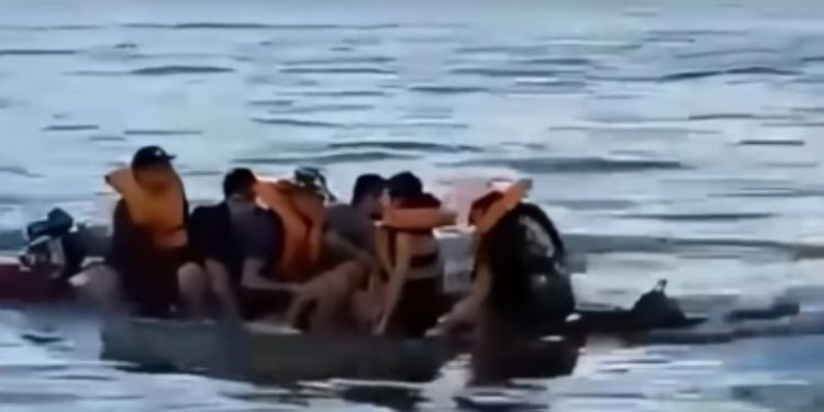 ‘Joga a boia, joga a boia’, diz testemunha ao ver d3sesper0 de passageiros em naufrágio no Tarumã; vídeo