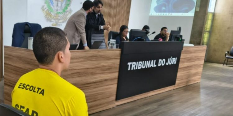 Homem pega 57 anos de cadeia por assassinat0s de pai e filho de 2 anos em Manaus