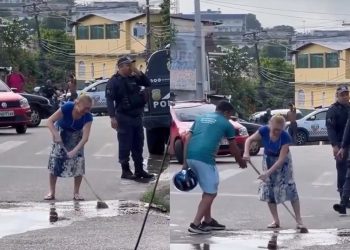 Vídeo triste: mãe de motoqueiro m0rto em acidente lava o sangue dele no asfalto em Manaus