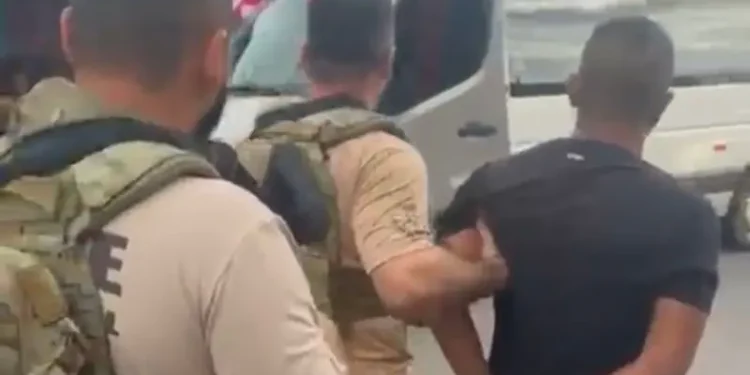 Homem é pr3s0 após d1sparar t1r0s contra viatura em operação no bairro Zumbi