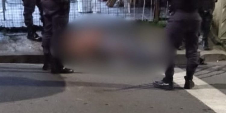 Vídeo: População faz justiça com as próprias mãos e espanca suspeito de roubo em Manaus
