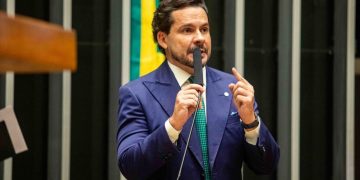 Capitão Alberto Neto cobra apoio federal para criação de centro especializado em autismo no interior do Amazonas