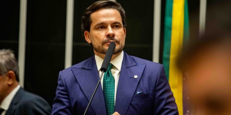 Capitão Alberto Neto apresenta urgência para votação de projeto que prevê castração química para condenados por ped0fili4