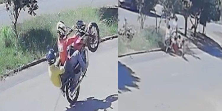 Motociclista perde controle durante “grau” e atinge grávida e crianças; veja
