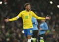 Após ser convocado para a Seleção, Neymar vira preocupação por problema muscular