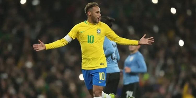 Após ser convocado para a Seleção, Neymar vira preocupação por problema muscular