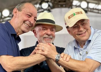 Lula entrega casas, garante a BR-319 e cumpre agenda histórica ao lado de Omar Aziz no Amazonas