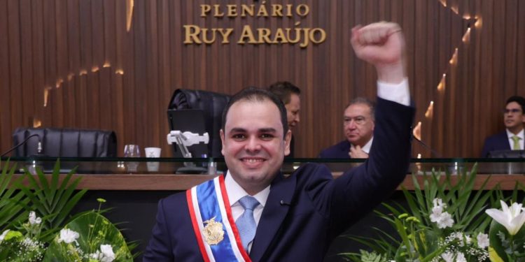 Roberto Cidade toma posse como governador  e convoca união para fazer o Amazonas avançar até 2027