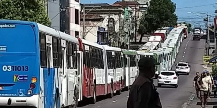 Rodoviários cobram reajuste de 12% e ameaçam greve total em Manaus