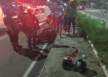 Na faixa de pedestres, jovem é atr0p3lada e fica f3rida junto com motociclista no Zumbi