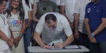 Governo do Amazonas e Cosama assinam termo de parceria para distribuição de água tratada durante o festival